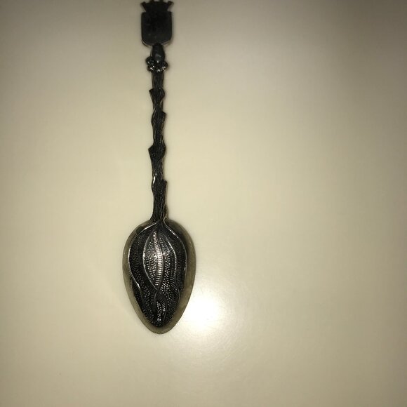 Vintage Paris Souvenir Spoon – Ornate Shield & Crown Emblem - Picture 4 of 6